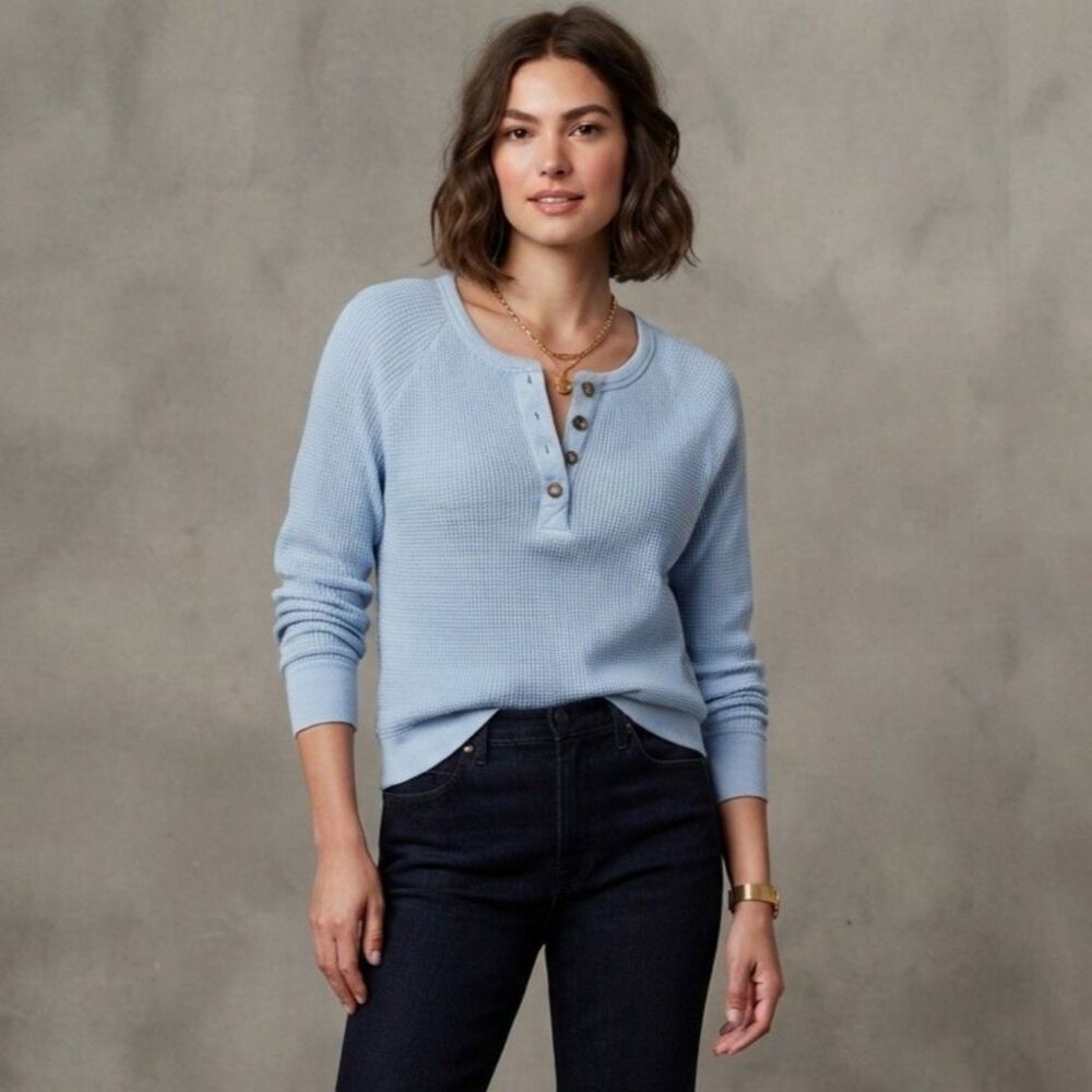 American Eagle Sweater Women's Size S Blue  V-Neck Casual